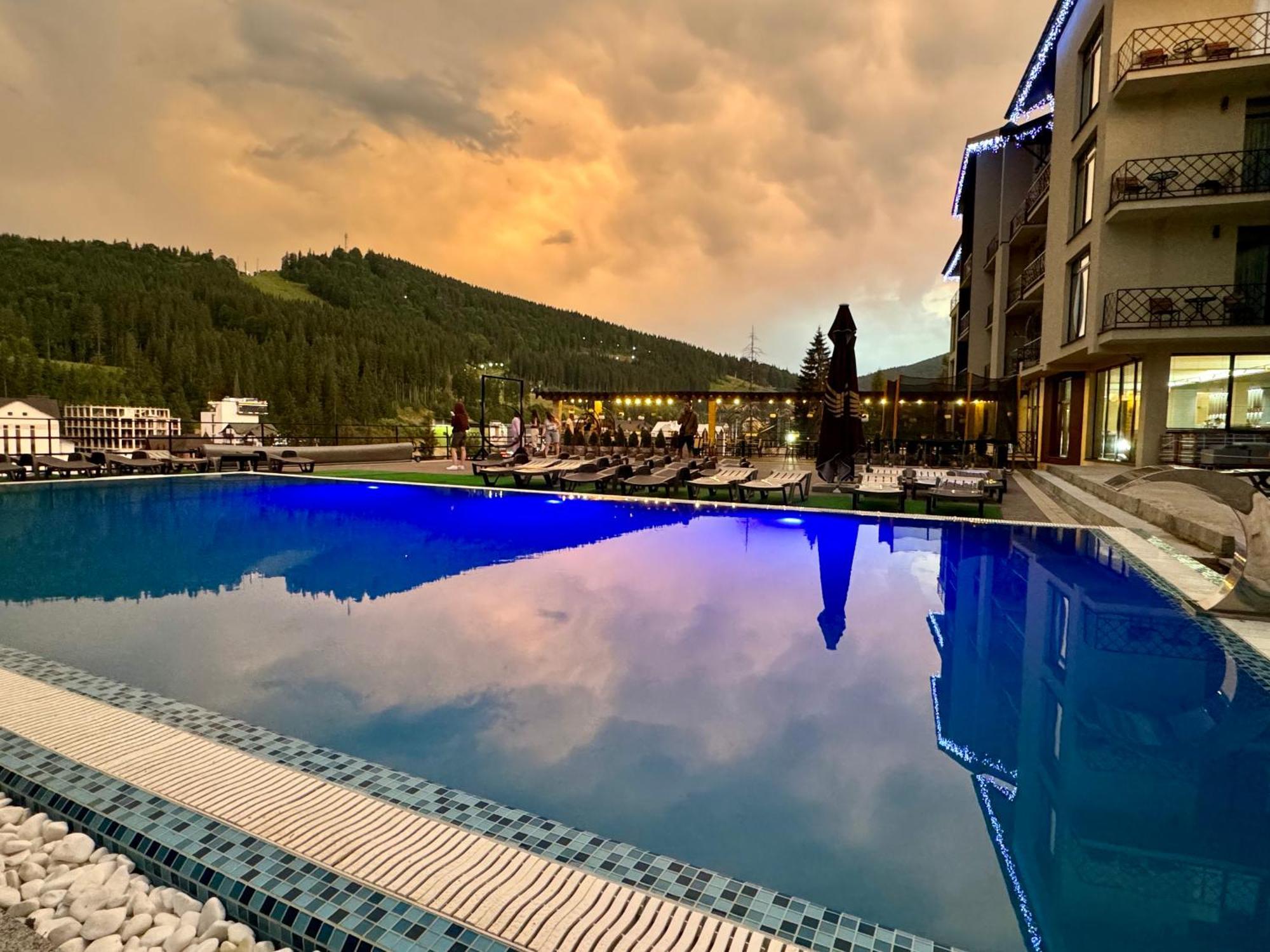 Gold Palace Wellness & Spa Bukovel Extérieur photo